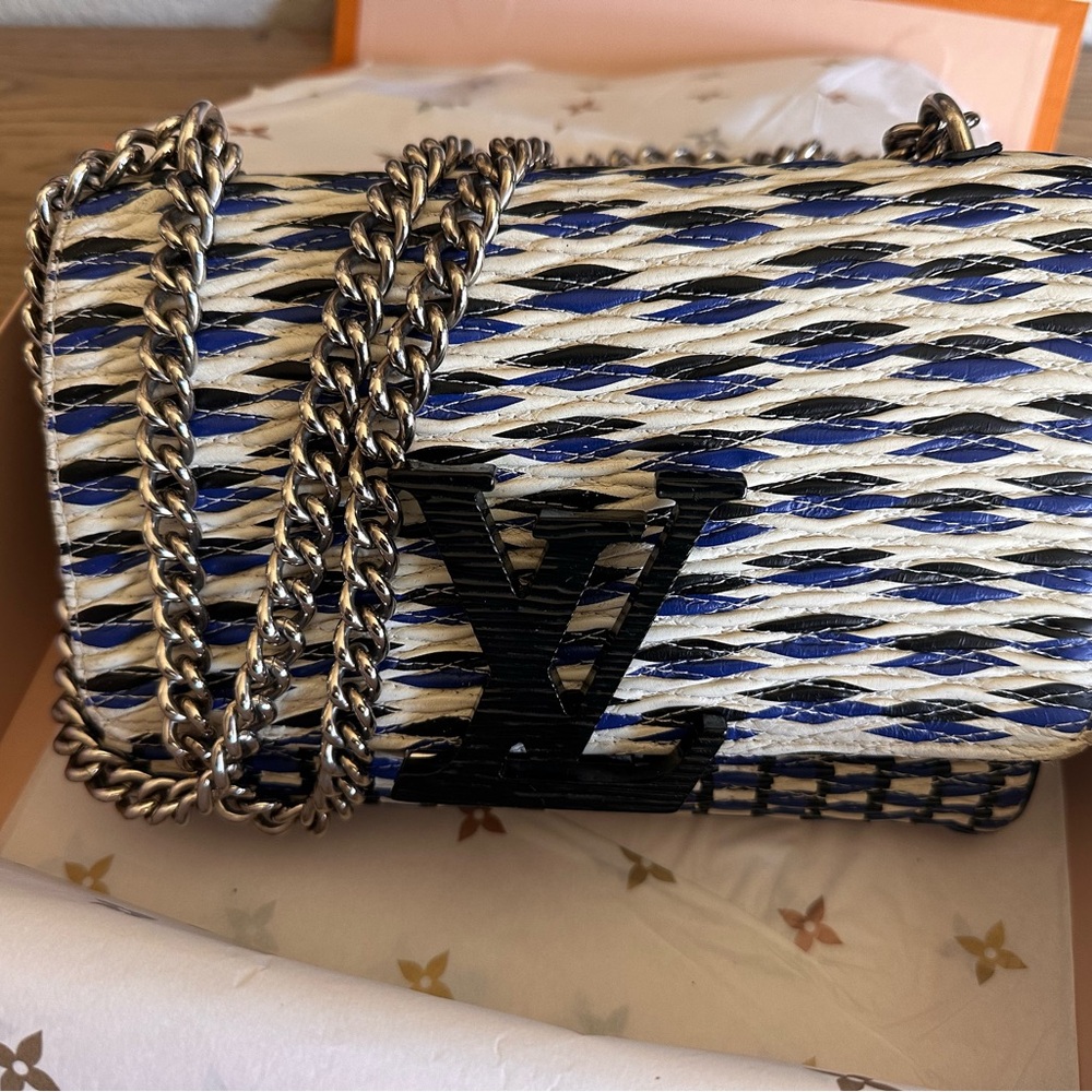 LOUIS VUITTON LIMITED EDITION twist Capucines Leather Louise Crossbody bag